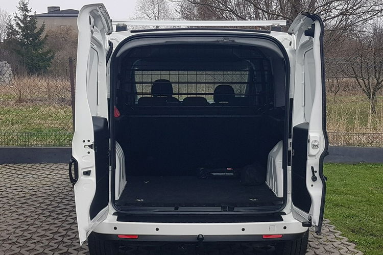 Fiat Doblo MAXI 5 OSÓB DŁUGI KLIMA 6-BIEGÓW KRAJOWY I-WŁAŚCICIEL FAKTURA VAT zdjęcie 17