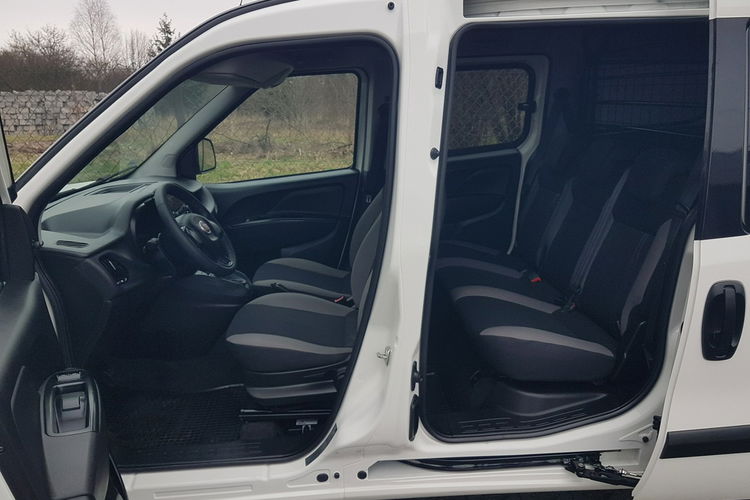 Fiat Doblo MAXI 5 OSÓB DŁUGI KLIMA 6-BIEGÓW KRAJOWY I-WŁAŚCICIEL FAKTURA VAT zdjęcie 6