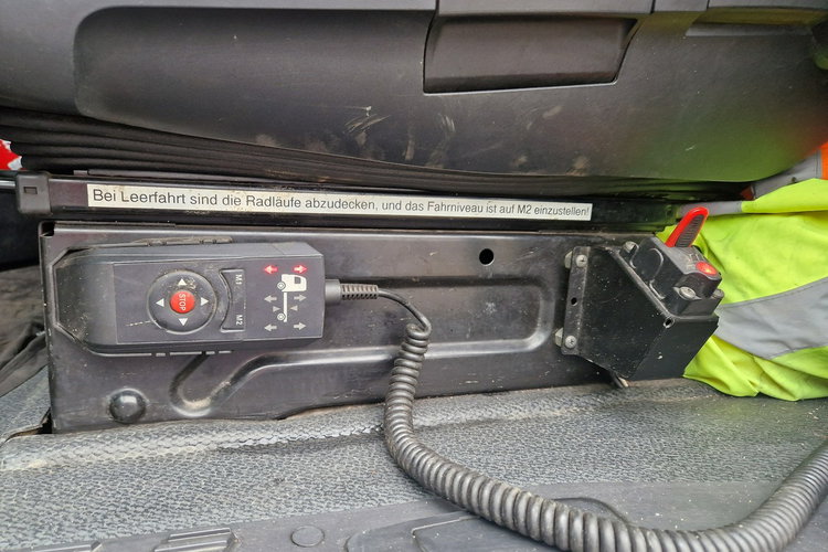 Mercedes Actros 2543 LAWETA POMOC DROGOWA NAJAZD HYDRAULICZNY 3-OSIE 6x2 KLIMA ŁÓŻKO zdjęcie 18