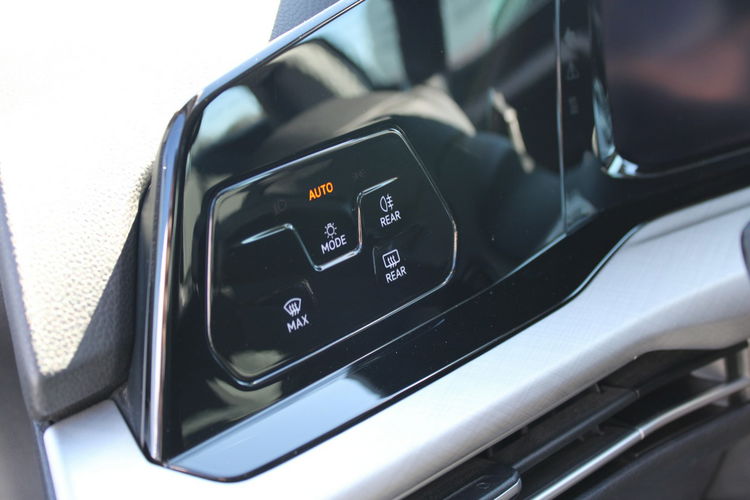 Volkswagen Golf LIFE Virtual F-vat Salon Polska Gwarancja zdjęcie 21