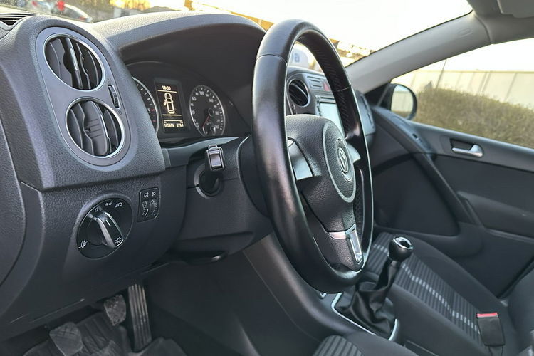 Tiguan Volkswagen Tiguan 2011 2.0 diesel nawigacja 2 komplety kół zdjęcie 30