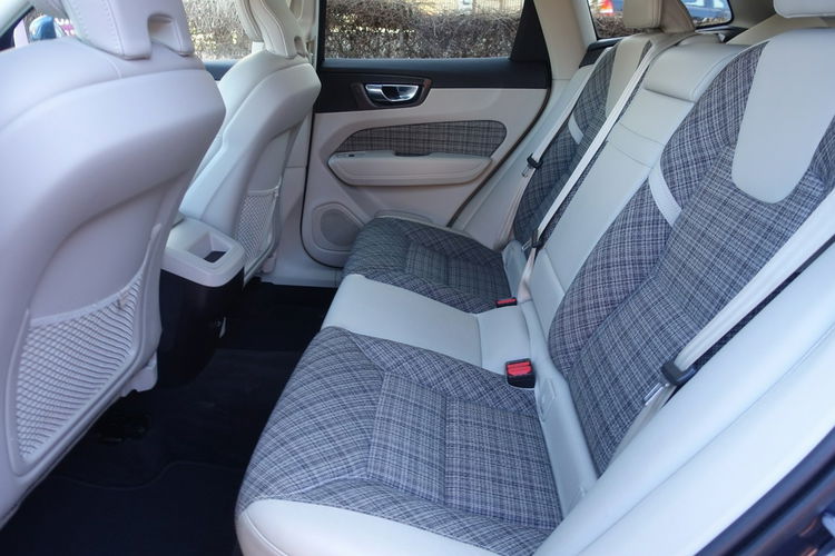Volvo XC 60 Rezerwacja Rezerwacja Rezerwacja zdjęcie 13