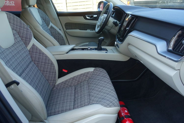 Volvo XC 60 Rezerwacja Rezerwacja Rezerwacja zdjęcie 18