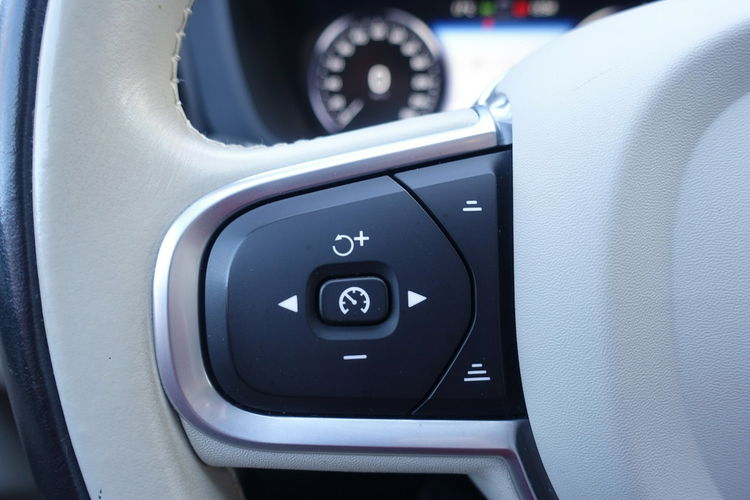 Volvo XC 60 Rezerwacja Rezerwacja Rezerwacja zdjęcie 26
