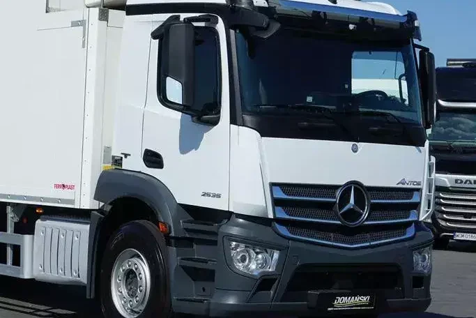 Mercedes ANTOS / 2535 / EURO 6 / CHŁODNIA + WINDA / 23 PALETY / OŚ SKRĘTNA zdjęcie 27