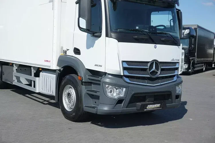 Mercedes ANTOS / 2535 / EURO 6 / CHŁODNIA + WINDA / 23 PALETY / OŚ SKRĘTNA zdjęcie 29