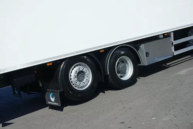 Mercedes ANTOS / 2535 / EURO 6 / CHŁODNIA + WINDA / 23 PALETY / OŚ SKRĘTNA zdjęcie 33