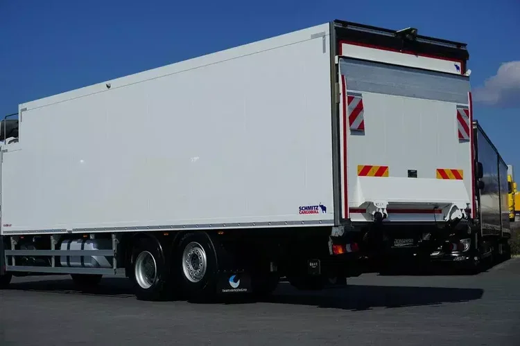 Mercedes ANTOS / 2535 / EURO 6 / CHŁODNIA + WINDA / 23 PALETY / OŚ SKRĘTNA zdjęcie 36