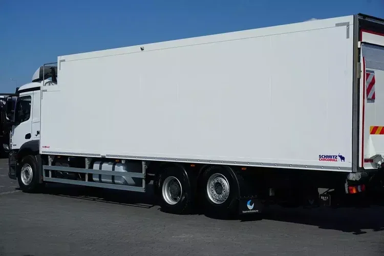 Mercedes ANTOS / 2535 / EURO 6 / CHŁODNIA + WINDA / 23 PALETY / OŚ SKRĘTNA zdjęcie 37