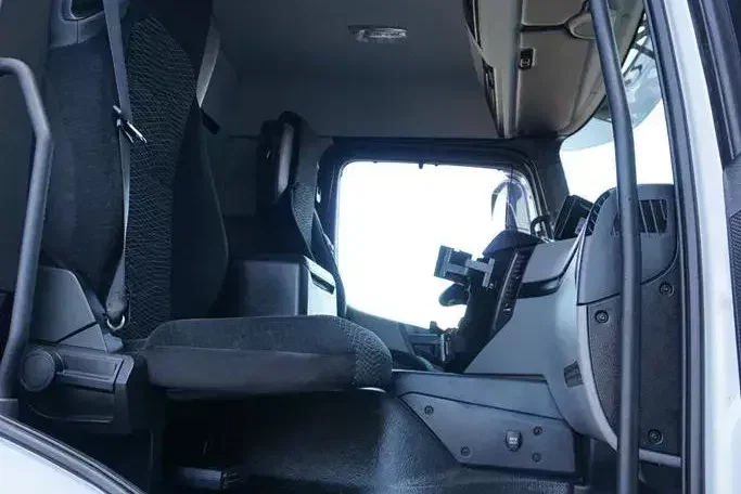 Mercedes ANTOS / 2535 / EURO 6 / CHŁODNIA + WINDA / 23 PALETY / OŚ SKRĘTNA zdjęcie 8