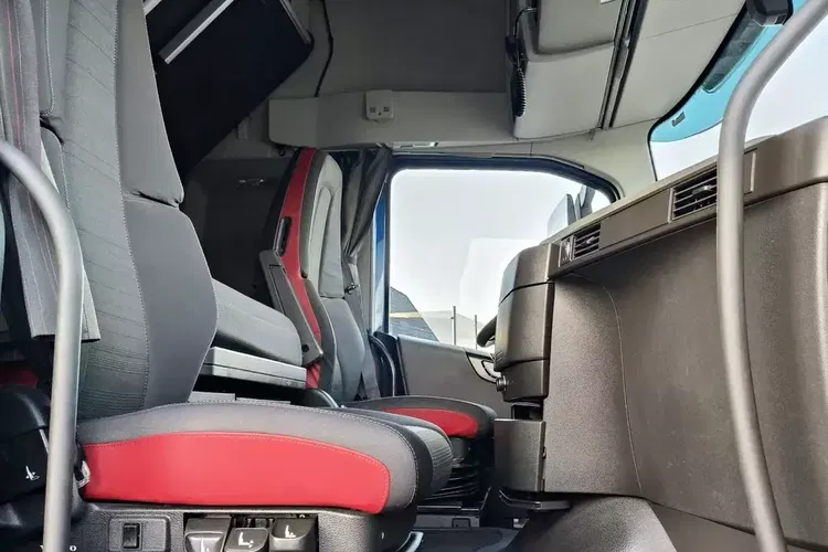 Volvo FH4 500 / EURO 6 / AUTOMAT / STANDARD / ZADBANE / zdjęcie 16
