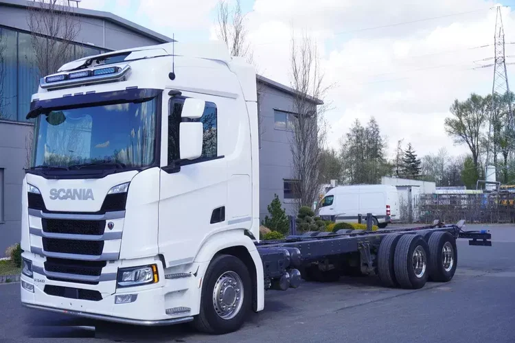 Scania R540 6x4 - oś podnoszona - kab.sypialna - rama 9.2m zdjęcie 17