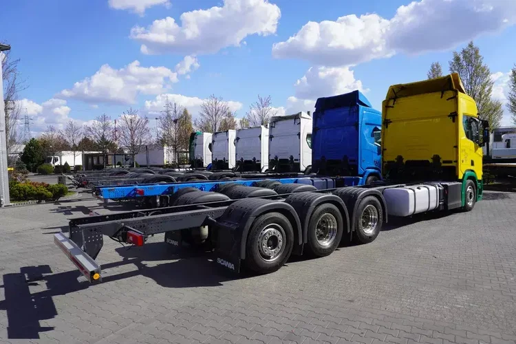 Scania R650 V8 / 650 KM / Rama 8.8 m / 4. oś skrętna zdjęcie 2