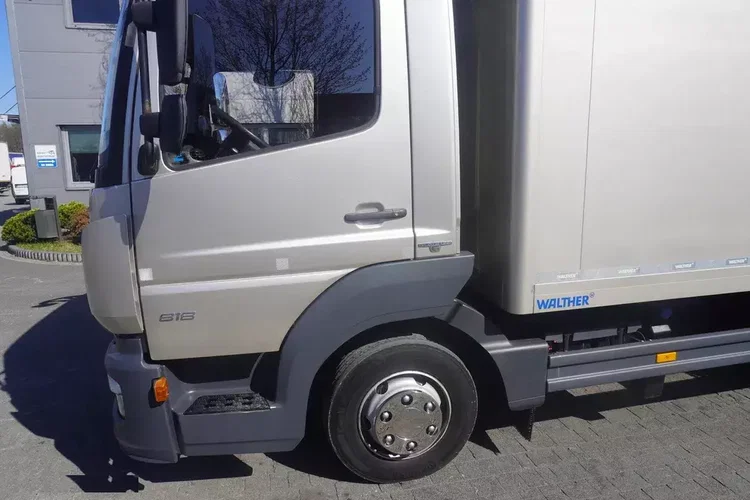 Mercedes Atego 818 / kontener / Winda Dautel 1, 5 t zdjęcie 15