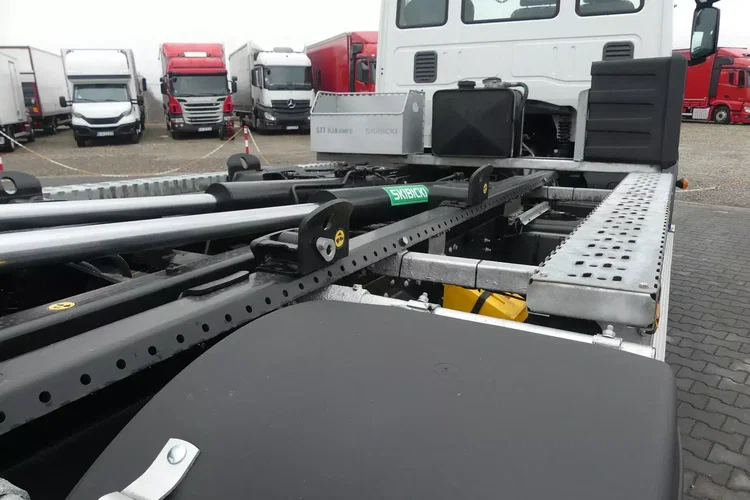 Iveco EUROCARGO 120E-220 / HAKOWIEC / EURO 6 / NISKI PRZEBIEG / MANUAL / zdjęcie 15