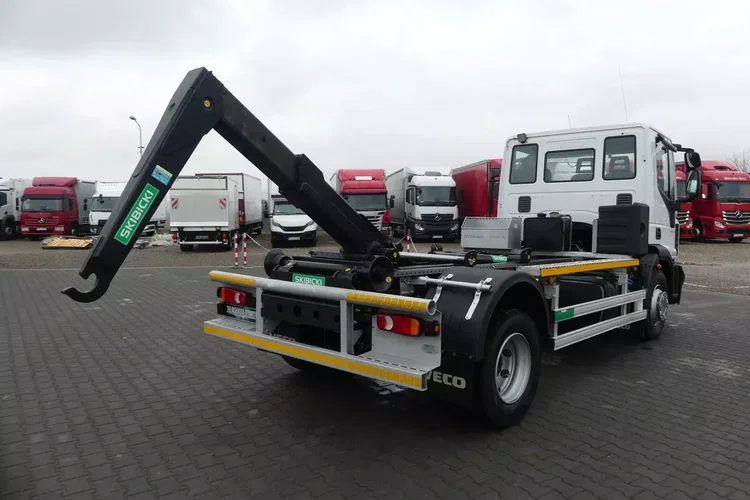 Iveco EUROCARGO 120E-220 / HAKOWIEC / EURO 6 / NISKI PRZEBIEG / MANUAL / zdjęcie 8