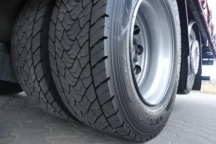 Mercedes ACTROS 2543 / 6x2 / FIRANKA 8.20m / EURO 6 / IDEALNY STAN / zdjęcie 17