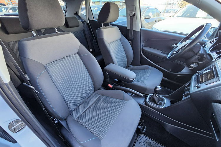 Volkswagen Polo grzane fotele, tempomat, spojlery, ciemne szyby zdjęcie 14