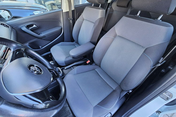 Volkswagen Polo grzane fotele, tempomat, spojlery, ciemne szyby zdjęcie 15