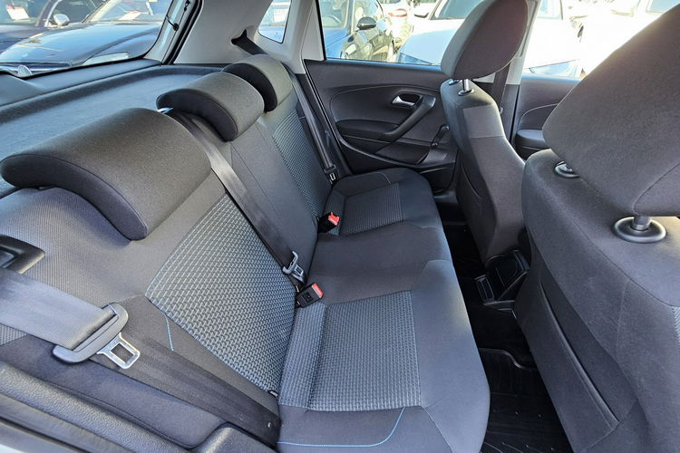 Volkswagen Polo grzane fotele, tempomat, spojlery, ciemne szyby zdjęcie 16