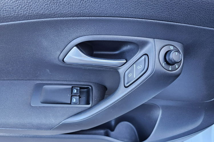 Volkswagen Polo grzane fotele, tempomat, spojlery, ciemne szyby zdjęcie 19