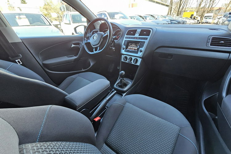 Volkswagen Polo grzane fotele, tempomat, spojlery, ciemne szyby zdjęcie 24
