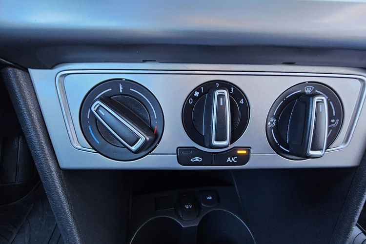 Volkswagen Polo grzane fotele, tempomat, spojlery, ciemne szyby zdjęcie 28