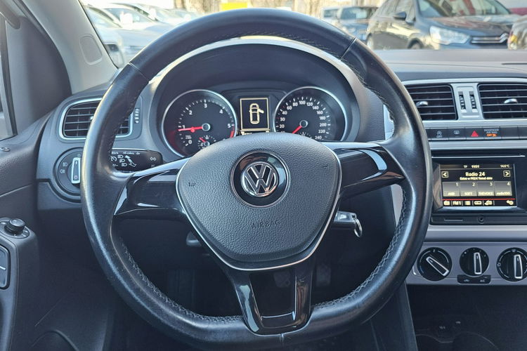 Volkswagen Polo grzane fotele, tempomat, spojlery, ciemne szyby zdjęcie 31