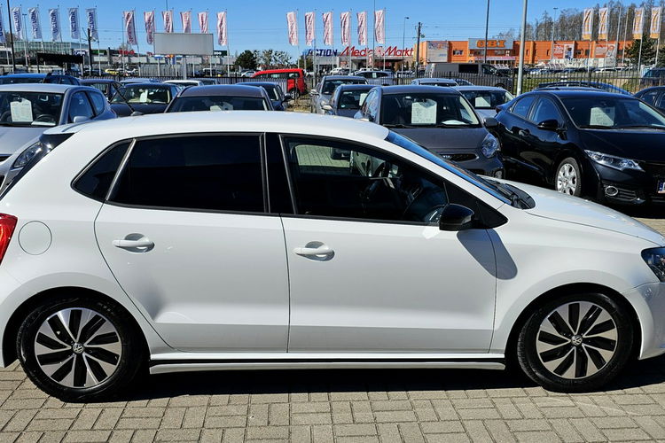 Volkswagen Polo grzane fotele, tempomat, spojlery, ciemne szyby zdjęcie 4