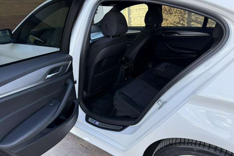 BMW 520 2.0 190KM XDrive kamery 360 M Pakiet Brutto krajówka zdjęcie 13