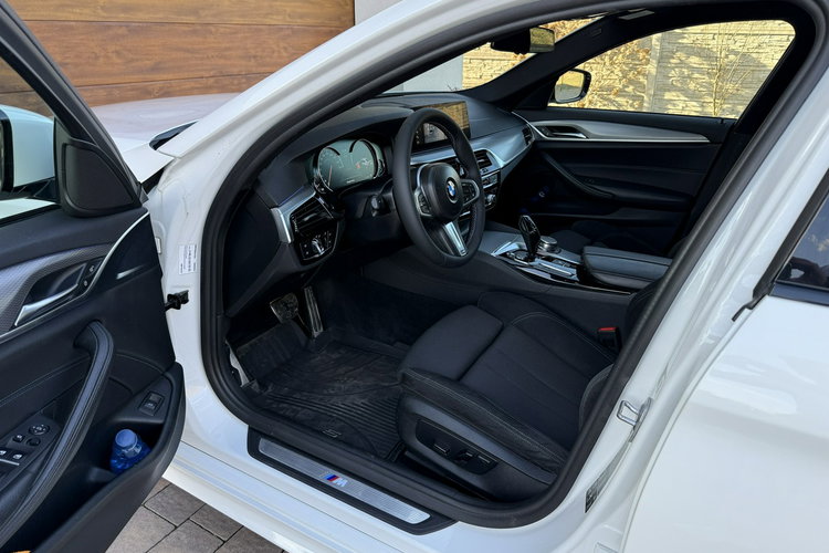 BMW 520 2.0 190KM XDrive kamery 360 M Pakiet Brutto krajówka zdjęcie 7