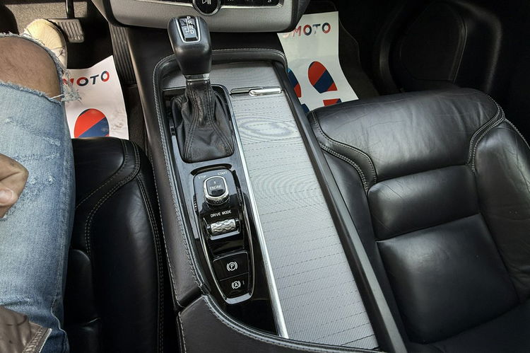 Volvo XC 90 2.0D5 inscription panoram full led Navi skóra salon PL 1 wl bezwypadk zdjęcie 16