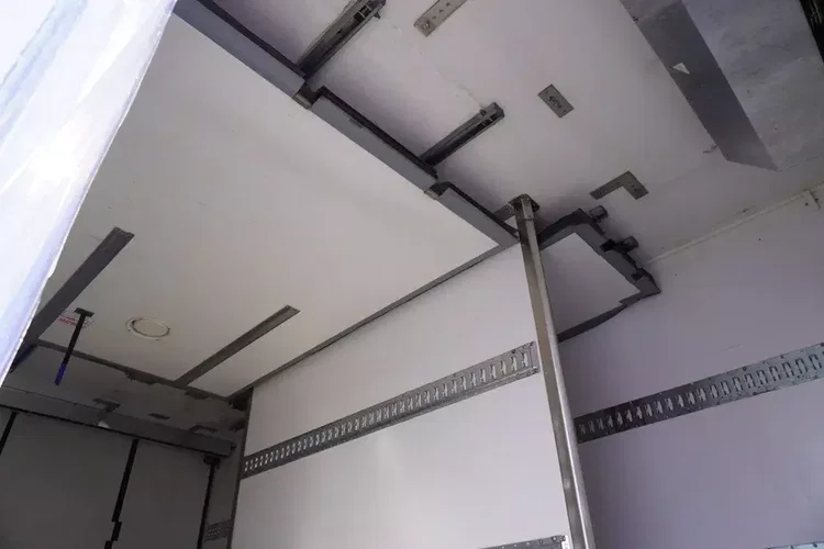 Renault D12.240 / Lamberet / Winda Dhollandia 1500 kg / 130 tys.km zdjęcie 13