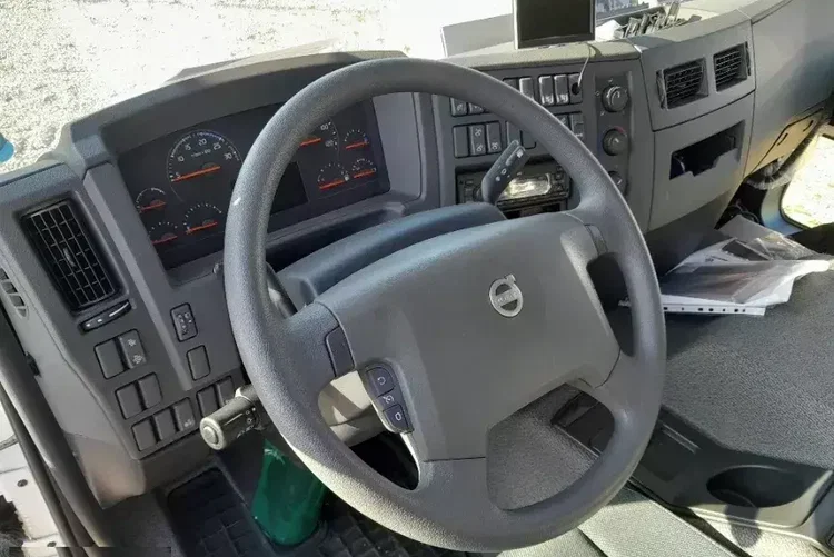 Volvo FE / NOWA chłodnia IGLOOCAR / 350 KM / 6x2 / 3 sztuki zdjęcie 11