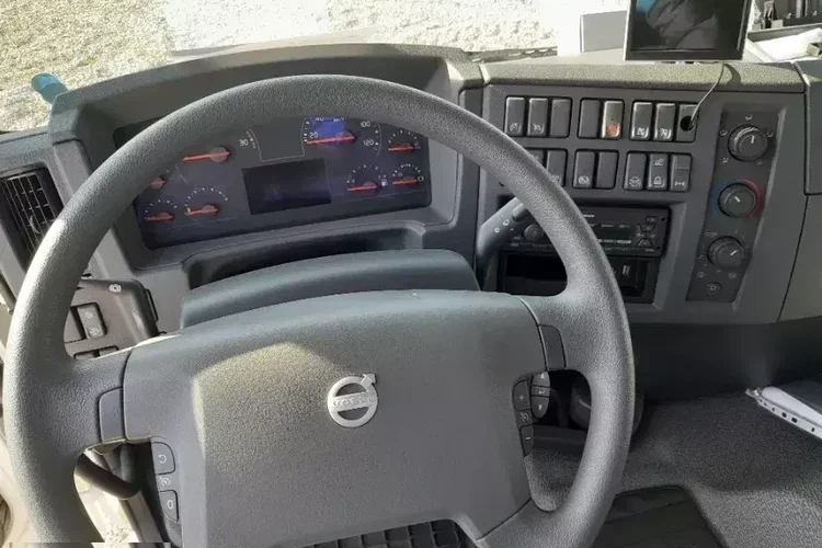 Volvo FE / NOWA chłodnia IGLOOCAR / 350 KM / 6x2 / 3 sztuki zdjęcie 12