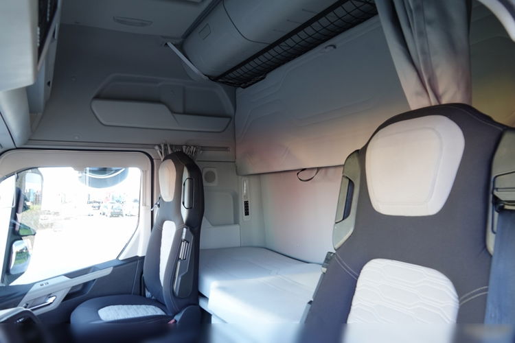 Ford F-MAX 500 / RETARDER / KLIMA POSTOJOWA / OPONY / 100 % / PO KONTRAKCIE SERWISOWYM  zdjęcie 26