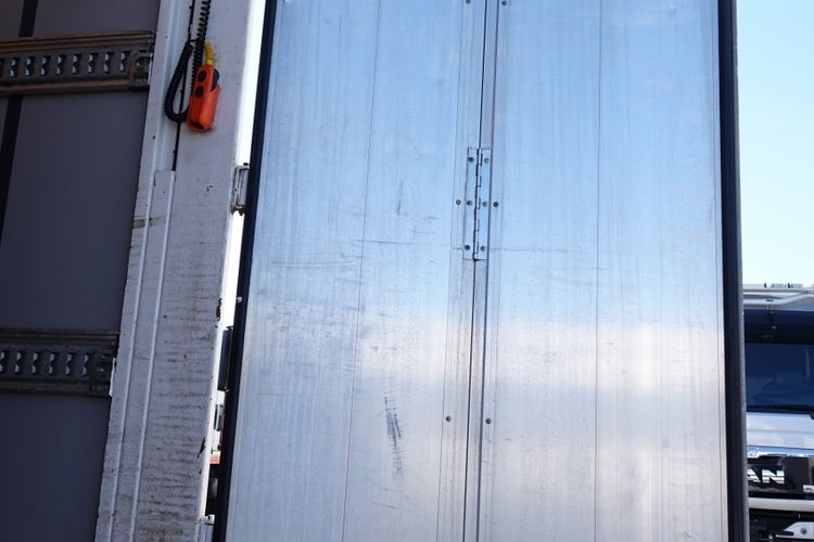 Volvo FH 420 / 4x2 / SOLÓWKA / FIRANKA 9.10 M / KLIMA POSTOJOWA / WINDA DHOLLANDIA 2000KG / PO KONTRAKCIE SERWISOWYM zdjęcie 18