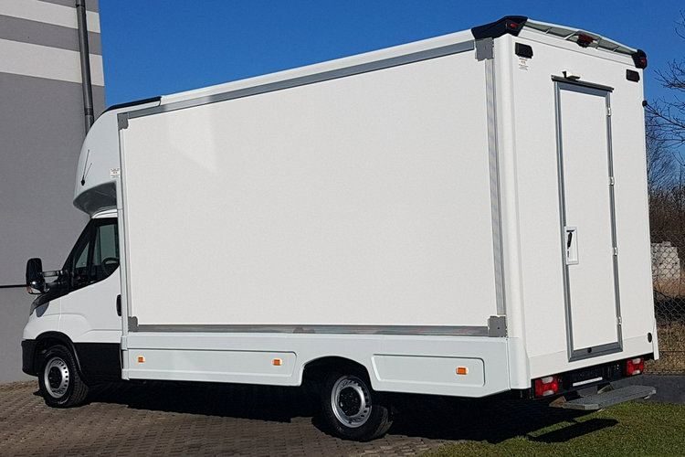 Iveco Daily KONTENER NISKOPODŁOGOWY 4.43x2.23x2.42 SKLEP BAR FOODTRUCK KAMPER AC zdjęcie 3