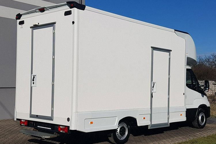 Iveco Daily KONTENER NISKOPODŁOGOWY 4.43x2.23x2.42 SKLEP BAR FOODTRUCK KAMPER AC zdjęcie 4