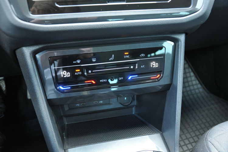 Volkswagen Tiguan 2.0TDI 150KM DSG 4Motion Life Temp.Aktywny Czujniki SalonPL 1wł zdjęcie 18