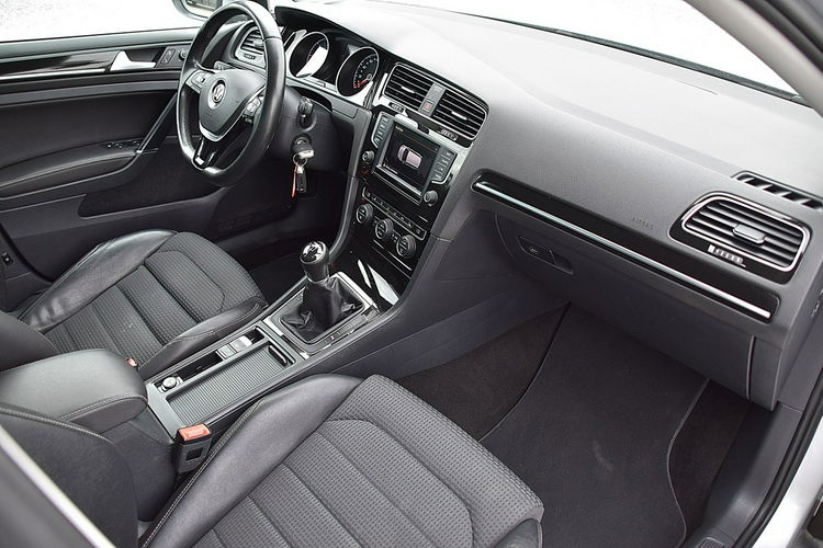 Volkswagen Golf 1.6TDI 110KM Kamera Pół-Skóra Navi Gwarancja zdjęcie 12