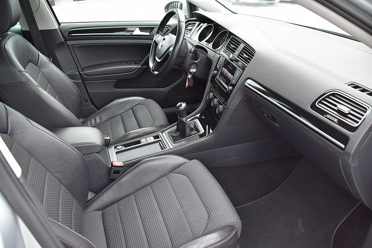 Volkswagen Golf 1.6TDI 110KM Kamera Pół-Skóra Navi Gwarancja zdjęcie 13