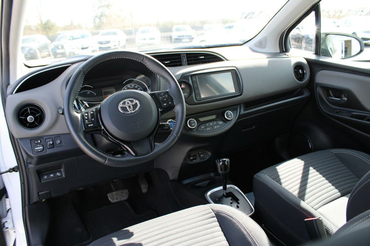 Toyota Yaris Hybrid Premium F-vat Salon Polska Gwarancja zdjęcie 14