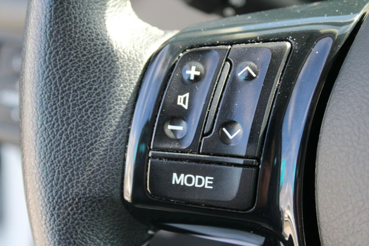 Toyota Yaris Hybrid Premium F-vat Salon Polska Gwarancja zdjęcie 18