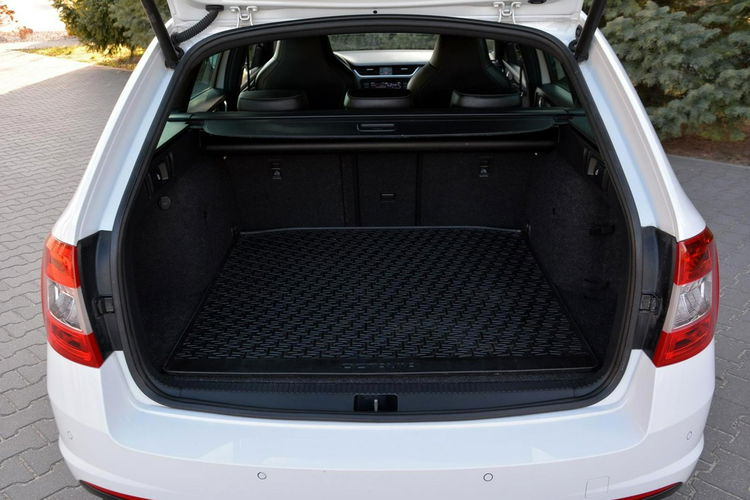 Skoda Octavia 2.0TDI(184KM) VRS Radar ACC Duża Navi Bi-Xenon Ledy Skóry 2xParkt Aso zdjęcie 37