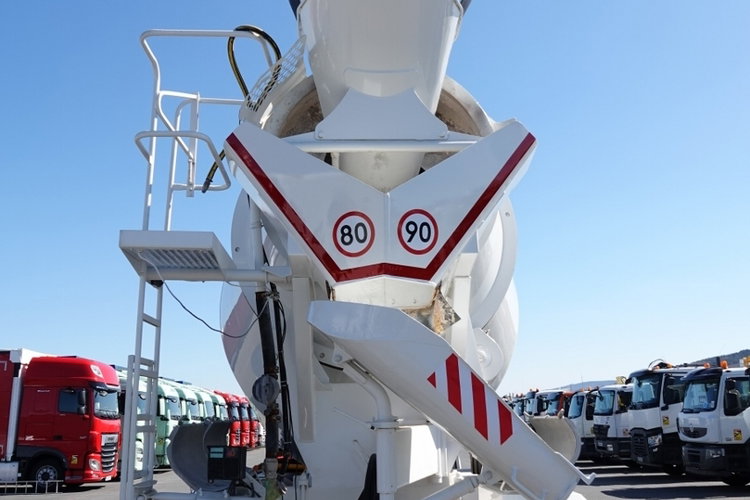 Scania P 410/ 8x4 / BETONOMIESZARKA / GRUSZKA / LIEBHERR / 9m3 zdjęcie 16