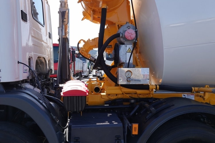 Scania P 410/ 8x4 / BETONOMIESZARKA / GRUSZKA / LIEBHERR / 9m3 zdjęcie 21