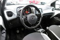 samochód osobowy Toyota zdjęcie 14