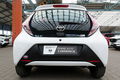 samochód osobowy Toyota zdjęcie 2