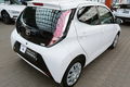 samochód osobowy Toyota zdjęcie 48